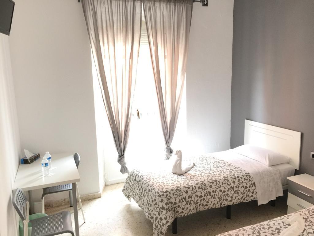 Pension Las Setas Севилья Экстерьер фото