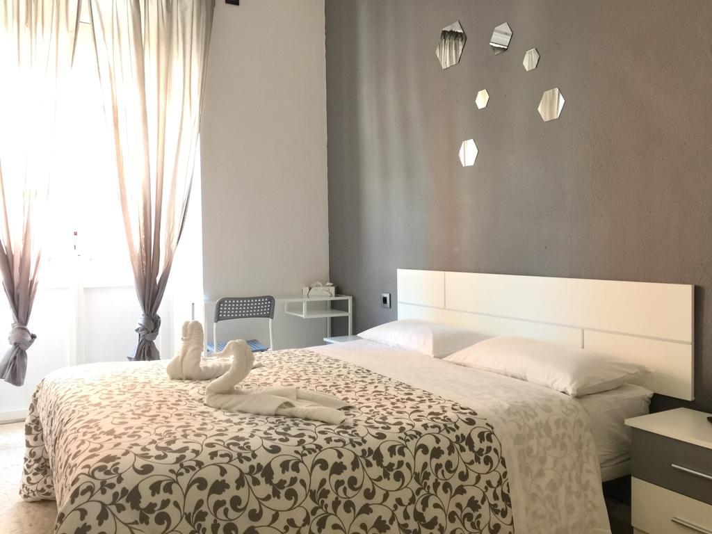 Pension Las Setas Севилья Экстерьер фото