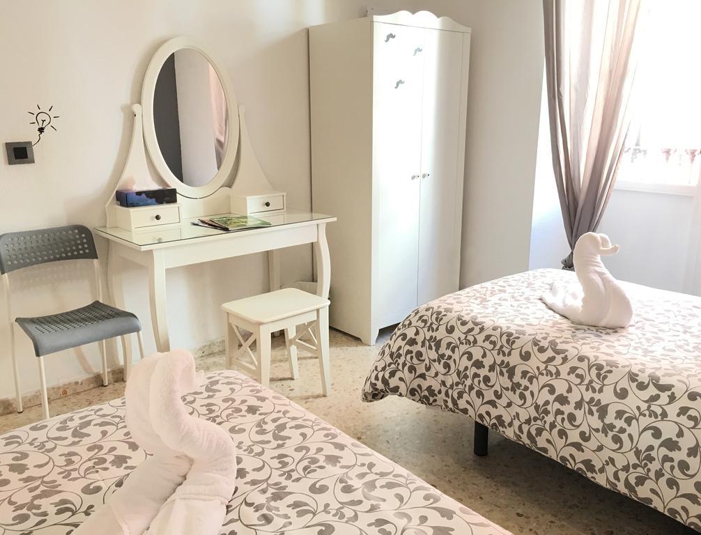 Pension Las Setas Севилья Экстерьер фото