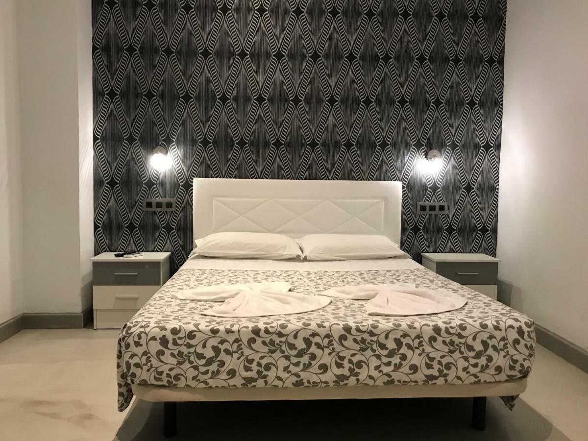 Pension Las Setas Севилья Экстерьер фото