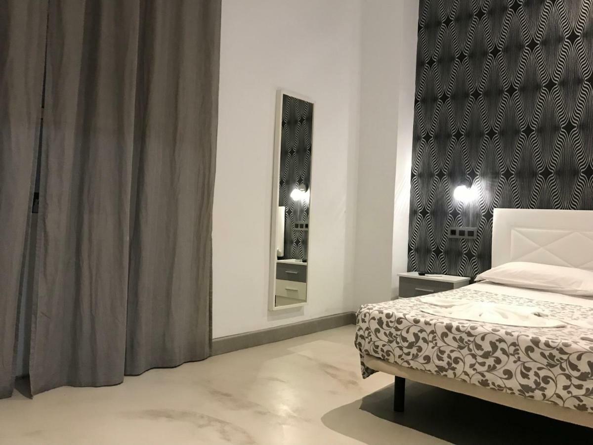 Pension Las Setas Севилья Экстерьер фото