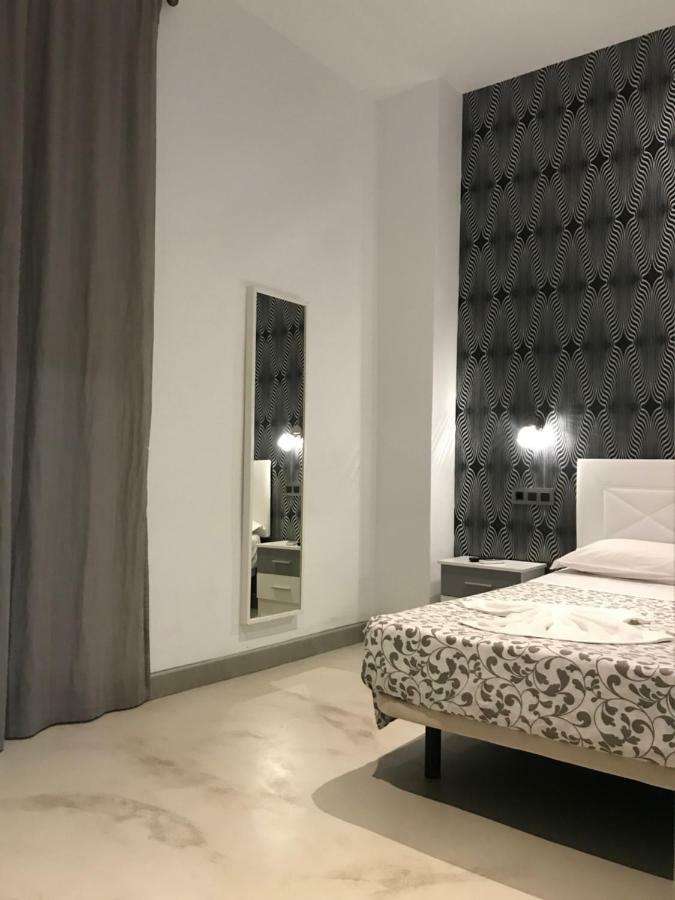 Pension Las Setas Севилья Экстерьер фото